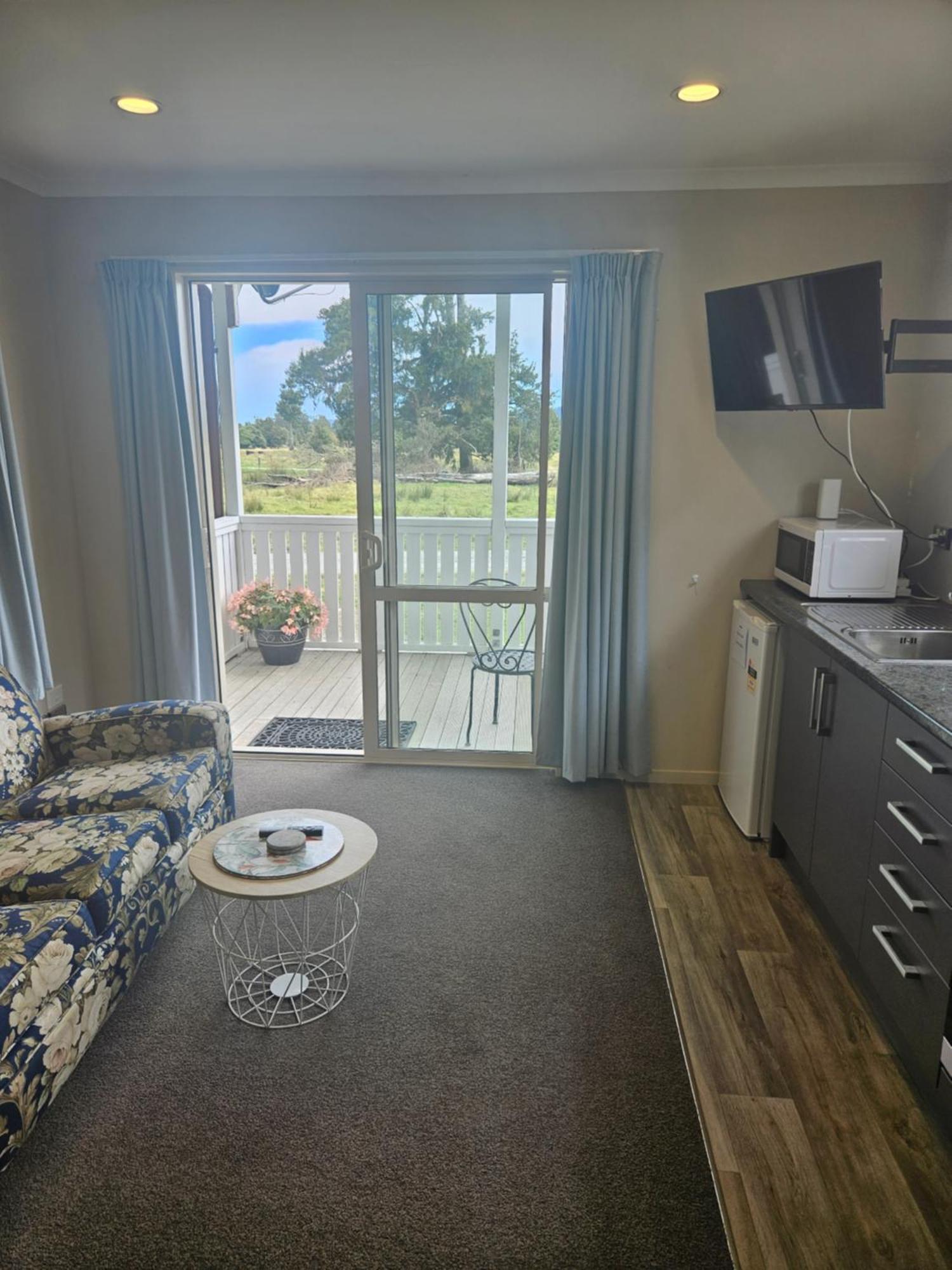 Misty Peaks Cottage フォックス・グレイシャー エクステリア 写真